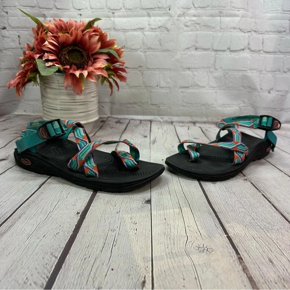 Chaco Shoes - woman's chaco Classic Z Sandals southwest western pattern sz 9 gorpcore outdoor